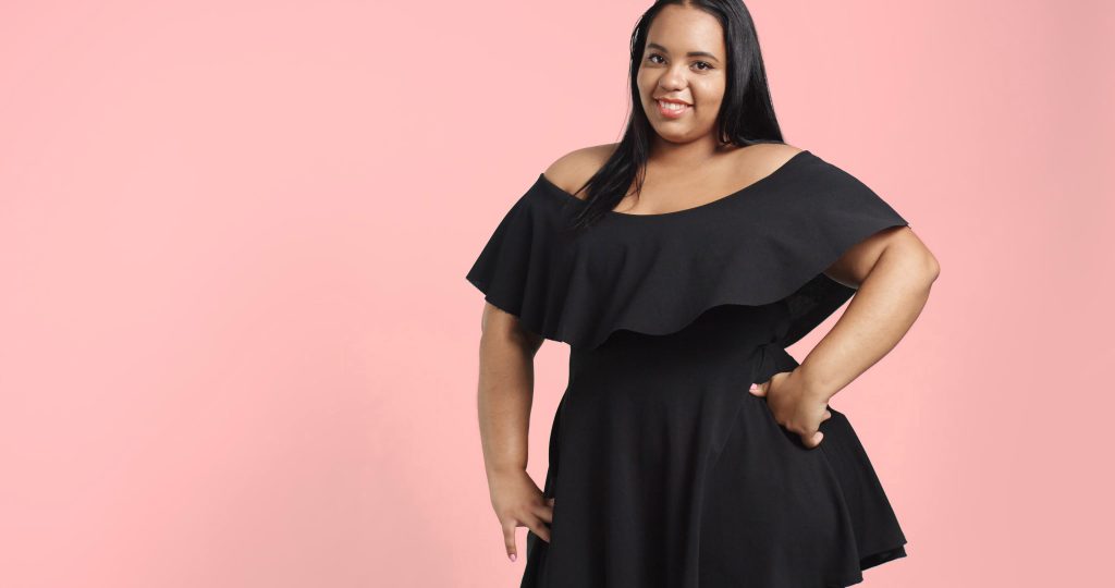 Jaka sukienka na odstający brzuch